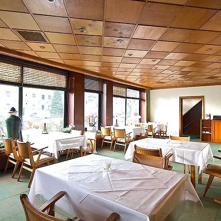 Hotell Schoenfeld 3*